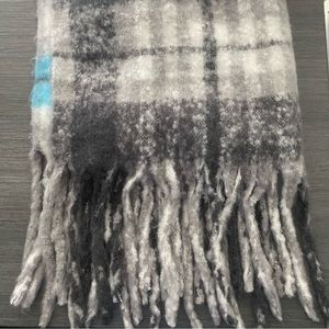 Aerie Scarf